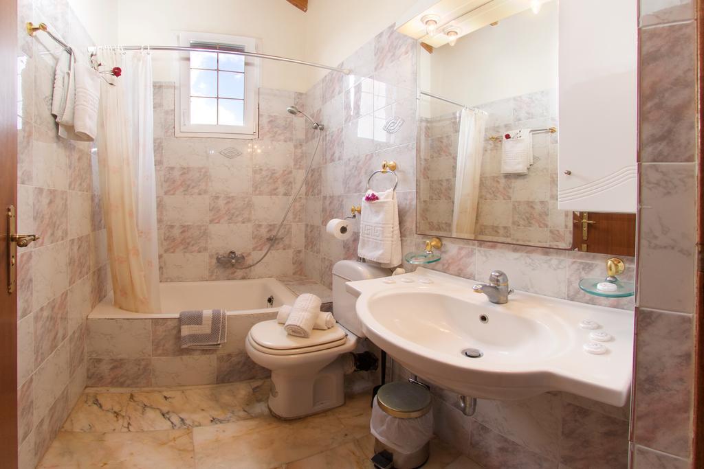 Boulevard Panorama Suites Agia Efimia Esterno foto