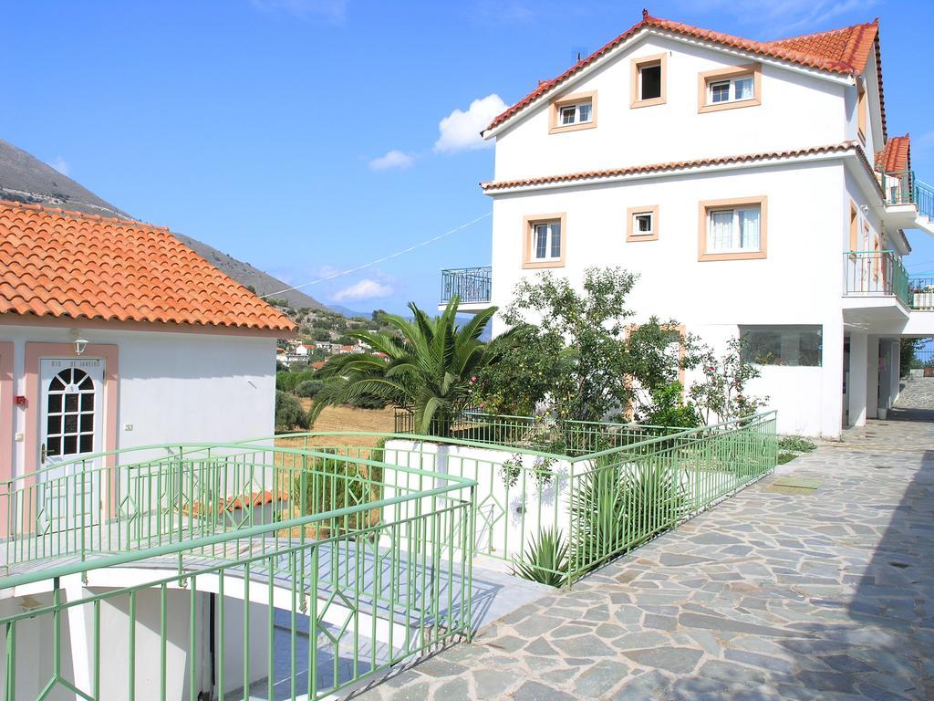 Boulevard Panorama Suites Agia Efimia Esterno foto